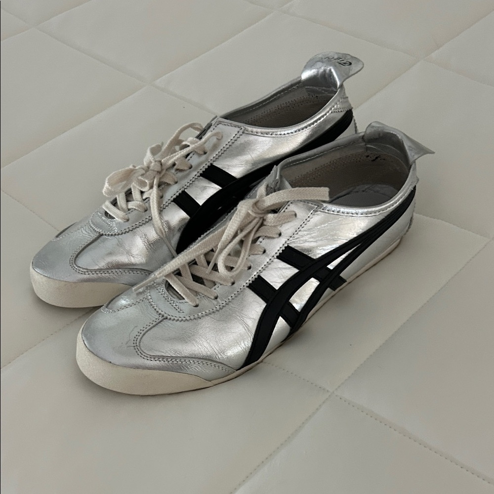 Onitsuka Tiger by Asics unisex Metallic Silver and Black Sneakers - Picture 3 of 6